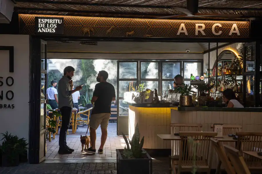 House Image of Arca Bar: Un Refugio Gastronómico y Social en el Corazón de Vitacura